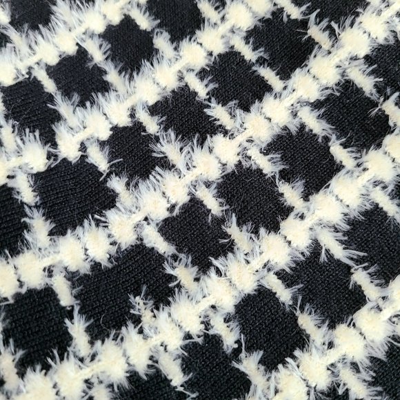 Premise black and beige fuzzy warm skirt. - Picture 6 of 11